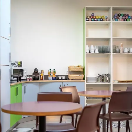 Luogo Comune ホステル *