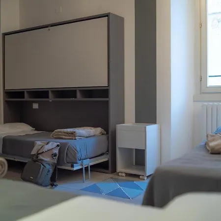 Luogo Comune Хостел *