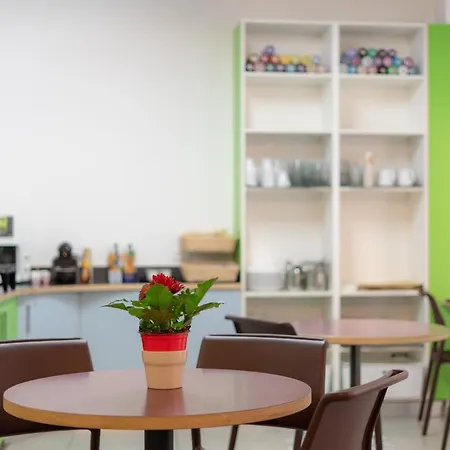 Luogo Comune Хостел *