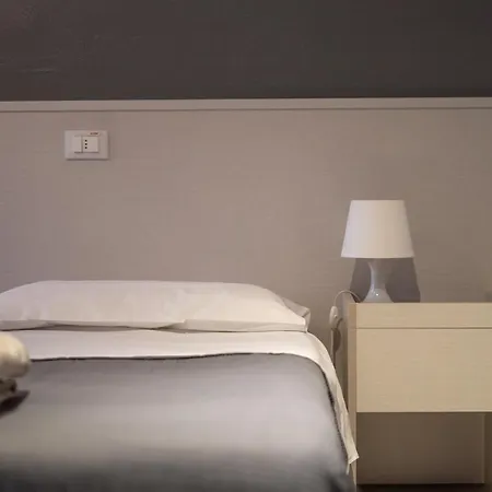 Luogo Comune Хостел Брешия