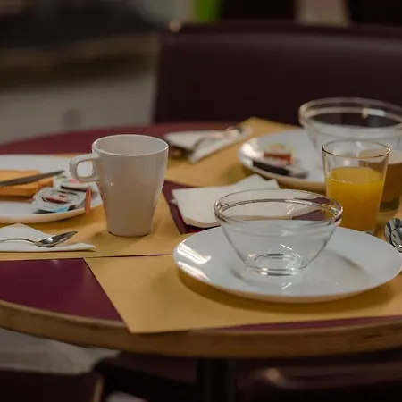 Luogo Comune Хостел